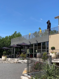 Espace multi-services pour un camping : commerce, restauration et séminaires