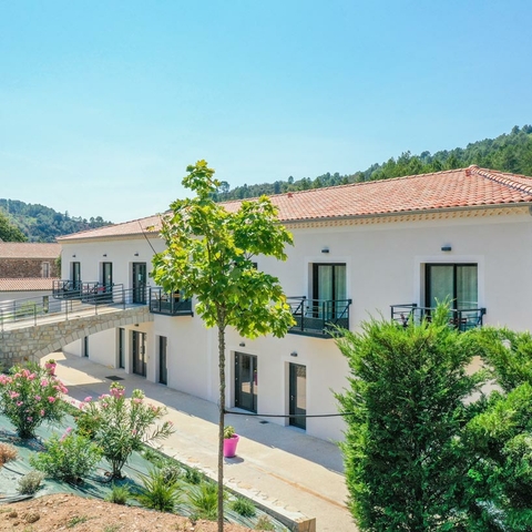 Construction d'un hôtel et d'une salle de fitness